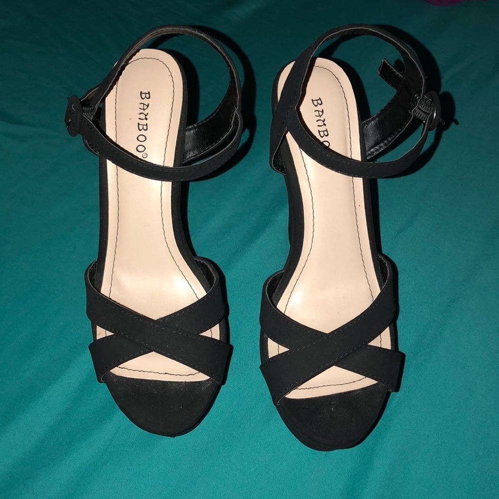 Black wedges